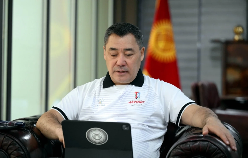 Садыр Жапаров проводит встречи в перерывах футбольного турнира «Мурас»