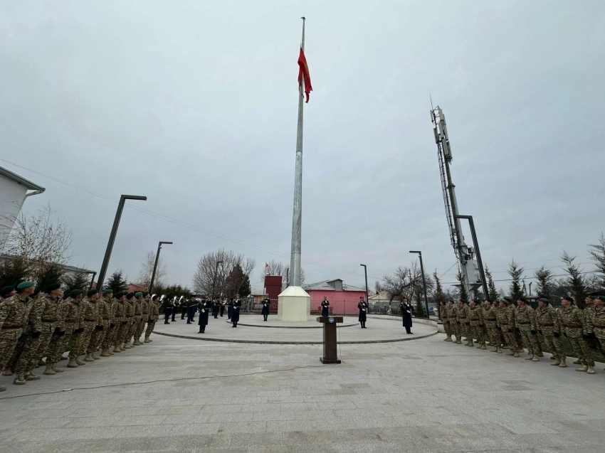 В Баткене торжественно подняли государственный флаг высотой 35 метров