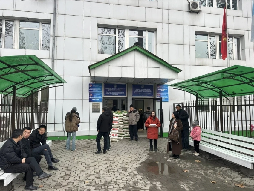В Оше Кыргызско-китайская ассоциация оказала гумпомощь нуждающимся семьям