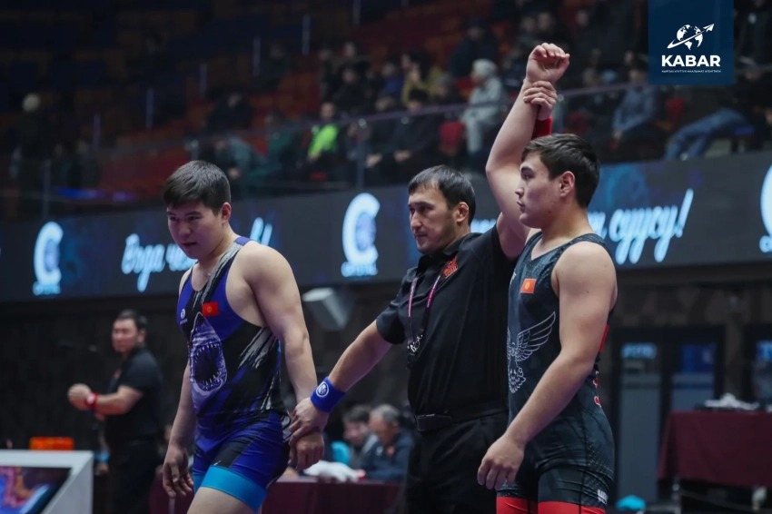 В Бишкеке проходит чемпионат Кыргызстана по греко-римской борьбе – фоторепортаж