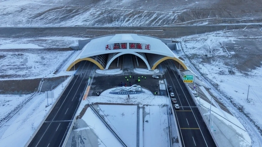 Китай построил под Тянь-Шанем самый длинный тоннель в мире