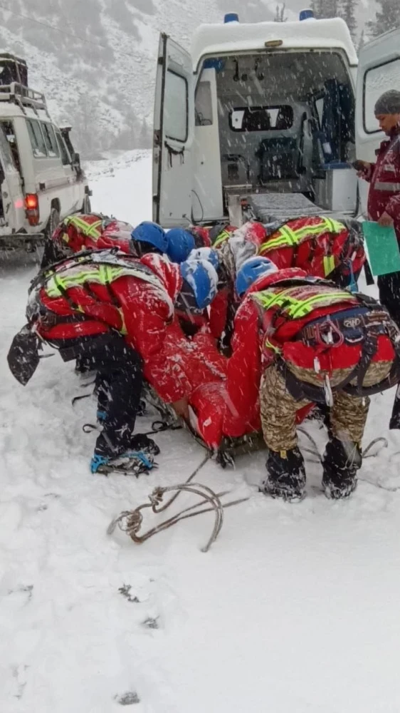 В ущелье Ала-Арча спасатели оказали помощь отдыхающей
