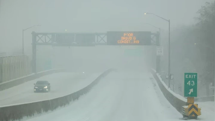 В США из-за зимнего шторма погибли 26 человек