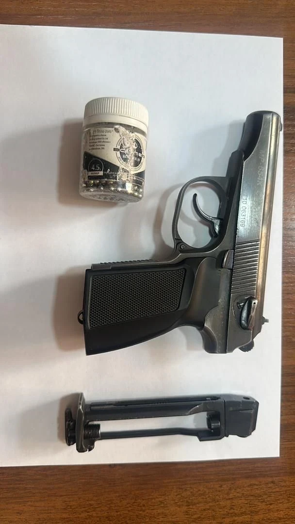 Заставлял изменить показания, размахивая «оружием»: задержан житель Бишкека