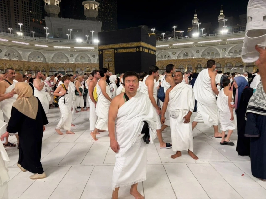 Алмамбет Шыкмаматов поделился размышлениями о вере во время паломничества в Мекку