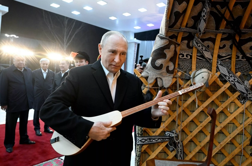 Токаев: Путин в Бишкеке показал прием дзюдо и отстоял честь старшего поколения