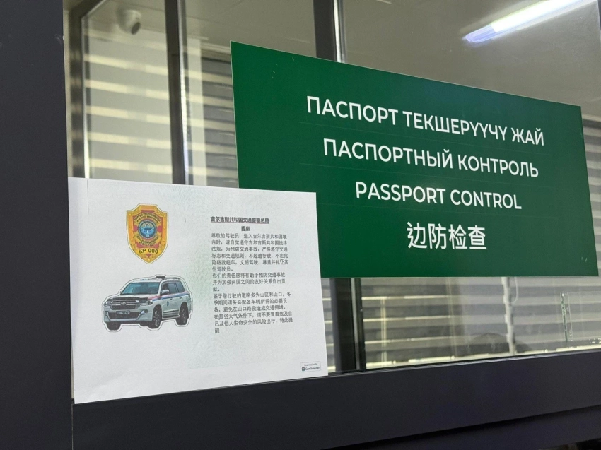 Глава ГУОБДД МВД КР встретился с китайскими водителями фур