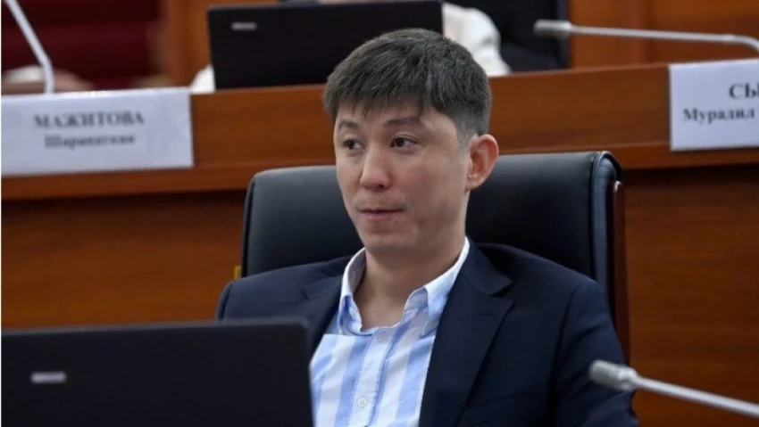 Эрулан Кокулов: В Минкультуры делают деньги на рекламе табака и алкоголя в фильмах