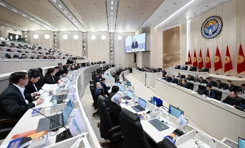 Жогорку Кенеш одобрил в первом чтении поправки в законопроект об охране труда