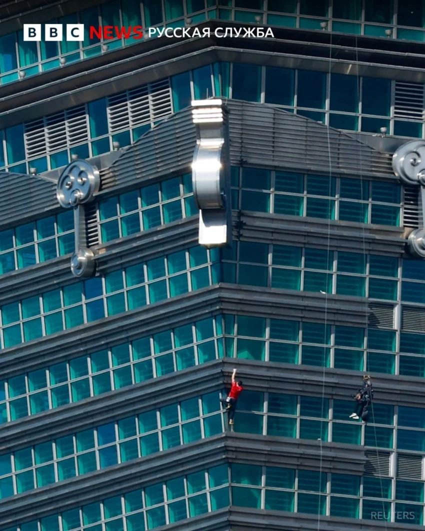 Альпинист поднялся на 101-этажный небоскреб на Тайване без страховки