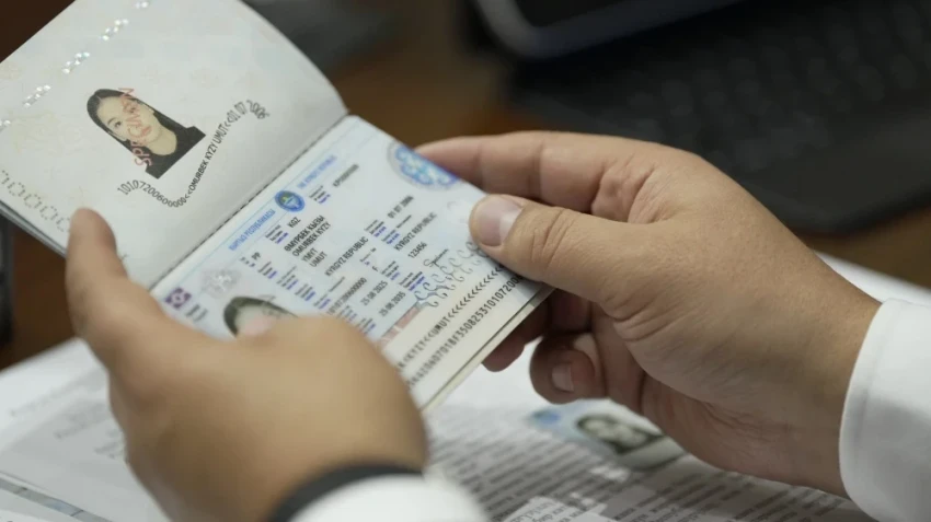 В КР упростили оформление паспортов для несовершеннолетних
