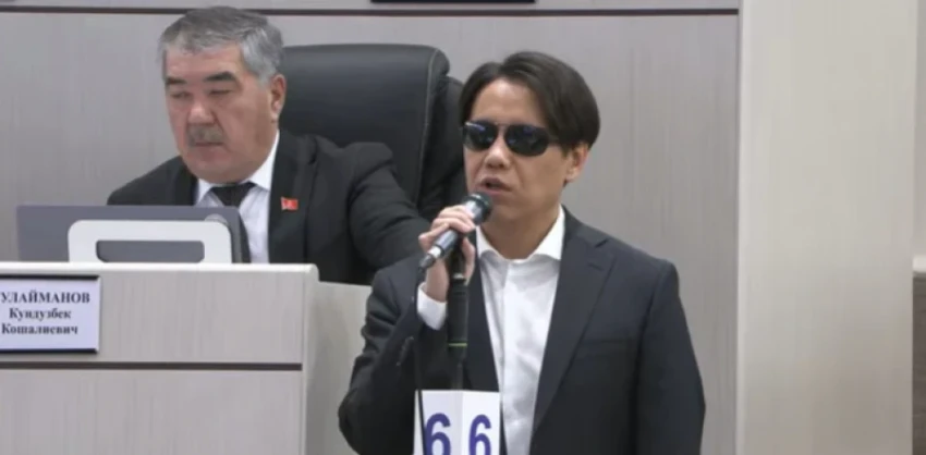 Дастан Бекешев предлагает выдавать семейные визы, чтобы не разлучать семьи