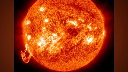 Три сильные вспышки произошли на Солнце