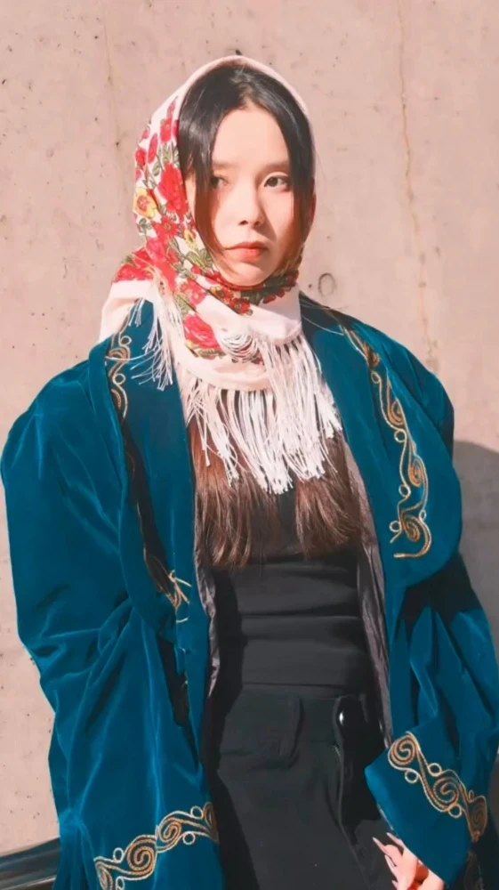 Модель из Кыргызстана Шадия Исаева появилась в Vogue во время Недели моды в Сеуле