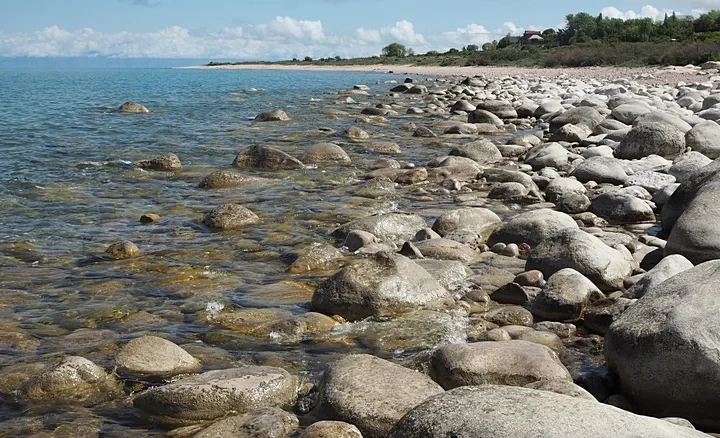 Депутаты предложили создать комиссию по изучению обмеления Иссык-Куля