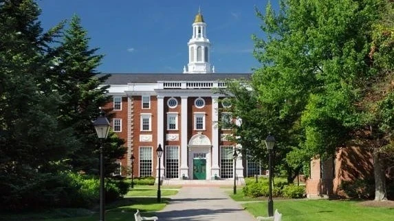 Администрация Трампа подала в суд на Гарвард