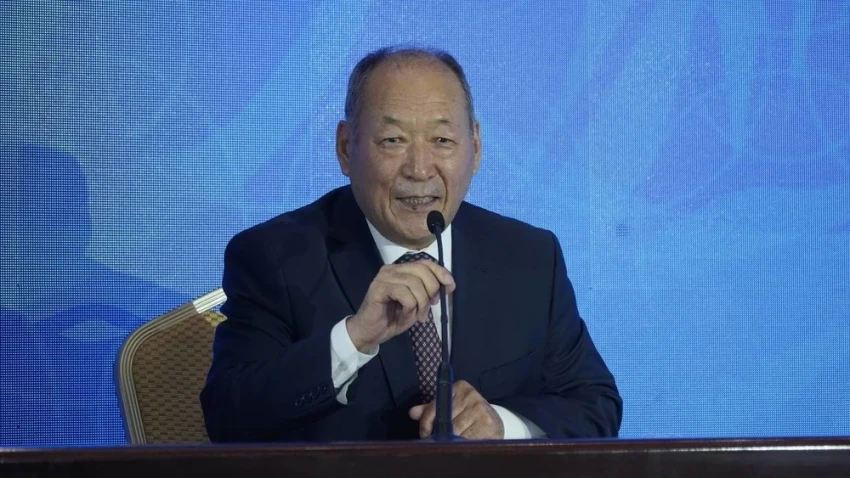 Владимир Путин наградил главу Ассамблеи народа Кыргызстана орденом Дружбы