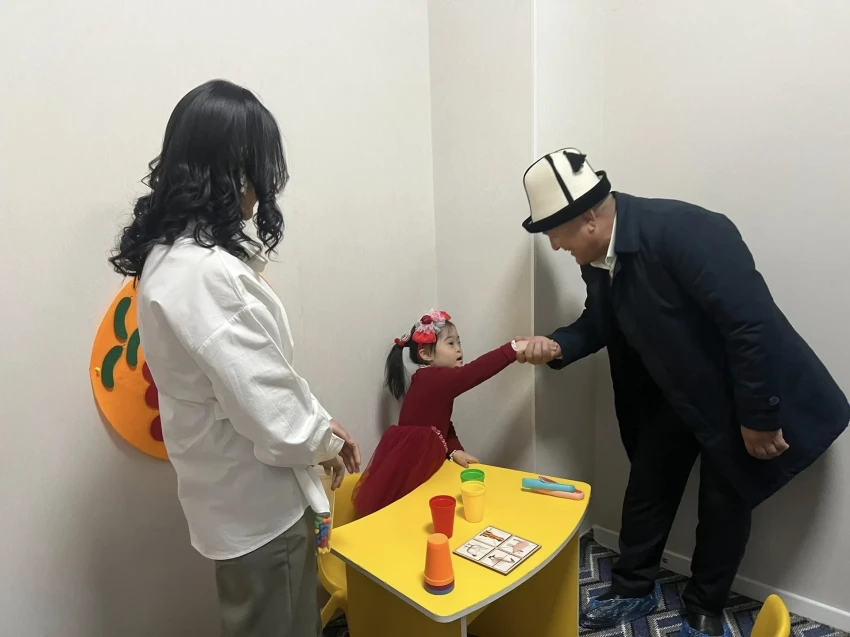 В Оше открылся новый центр для детей с синдромом Дауна