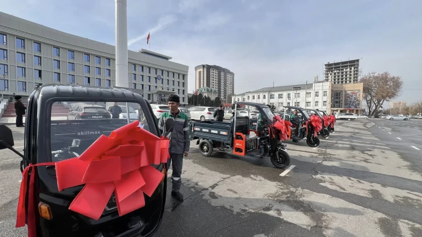 Мэр Оша передал муниципальному предприятию новую электротехнику