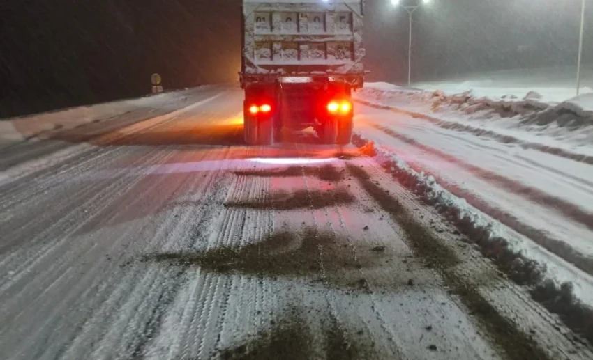 На перевале Тоо-Ашуу введено ограничение на проезд для большегрузных авто