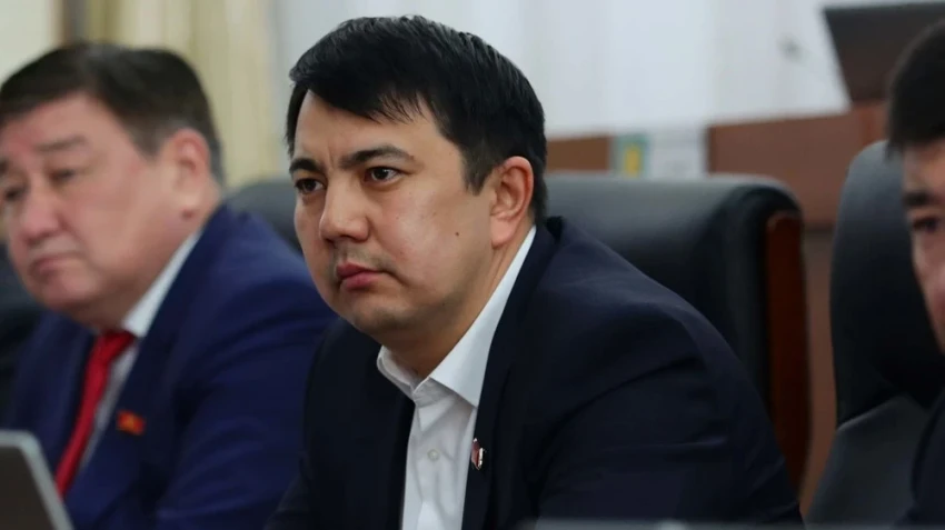 В Жогорку Кенеше выдвинули Марлена Маматалиева кандидатом на пост спикера