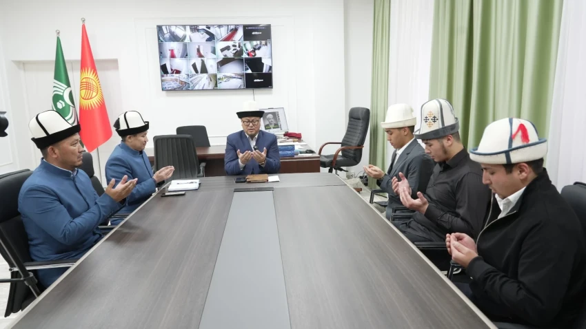 Богословы из Кыргызстана отправились на Алтай для обучения людей Корану