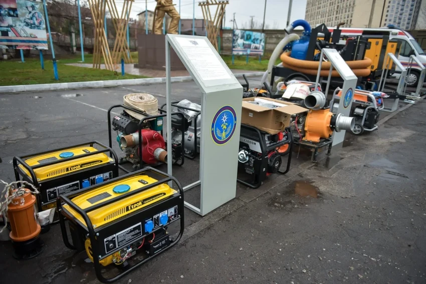 Мэрия передала новое оборудование столичному МЧС