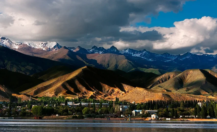 Депутат предложил присвоить Чолпон-Ате статус туристического города